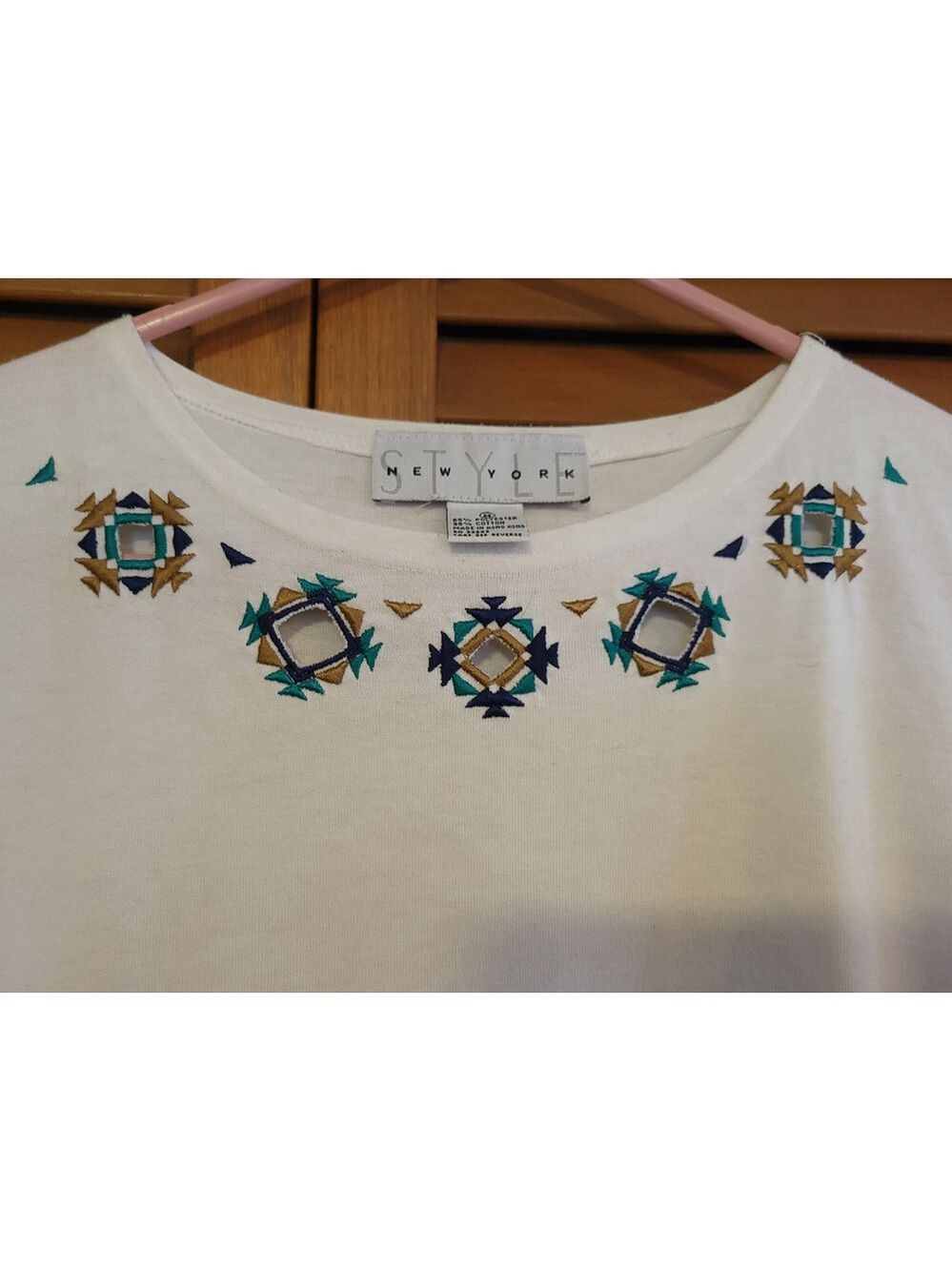Women's New York T-Shirt M White Geometric Embroidery - Picture 3 of 6
